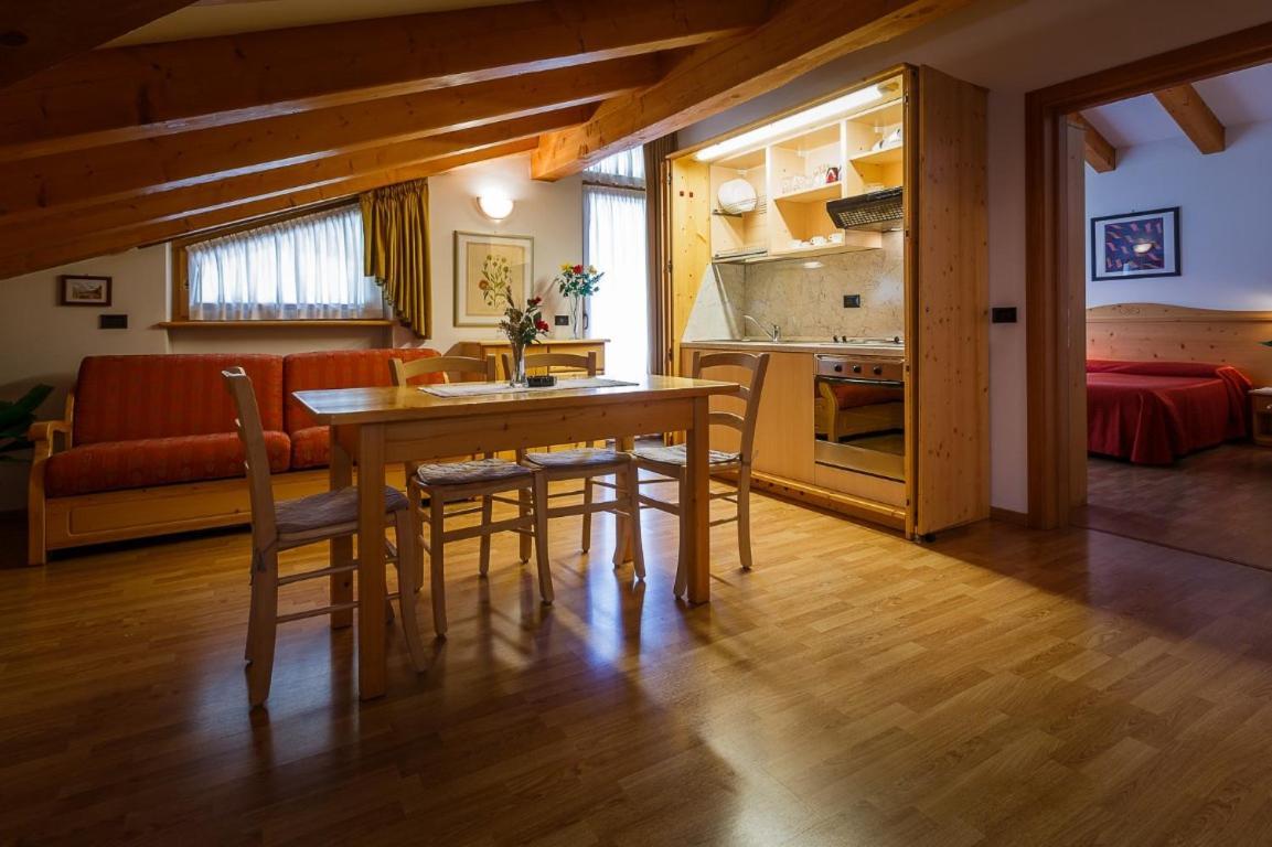 Hotel La Locanda Pinzolo Buitenkant foto